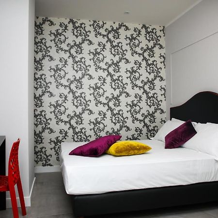 Principessa Isabella Luxury Rooms ซาแลร์โน ภายนอก รูปภาพ