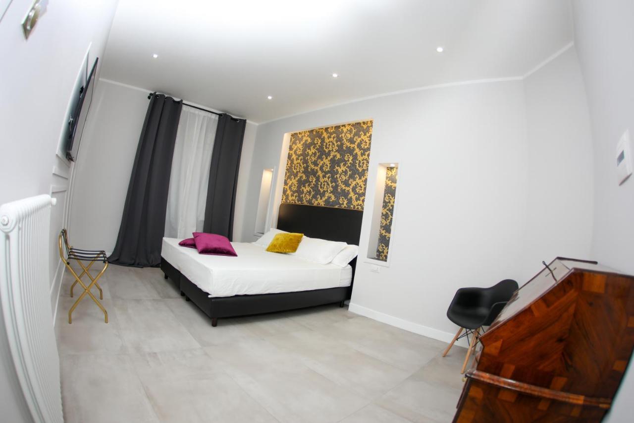 Principessa Isabella Luxury Rooms ซาแลร์โน ภายนอก รูปภาพ