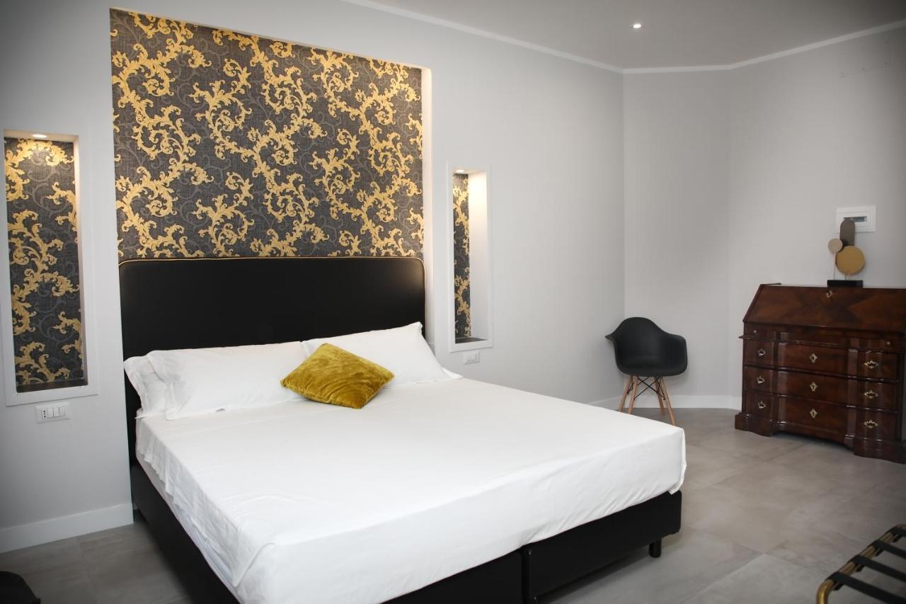 Principessa Isabella Luxury Rooms ซาแลร์โน ภายนอก รูปภาพ