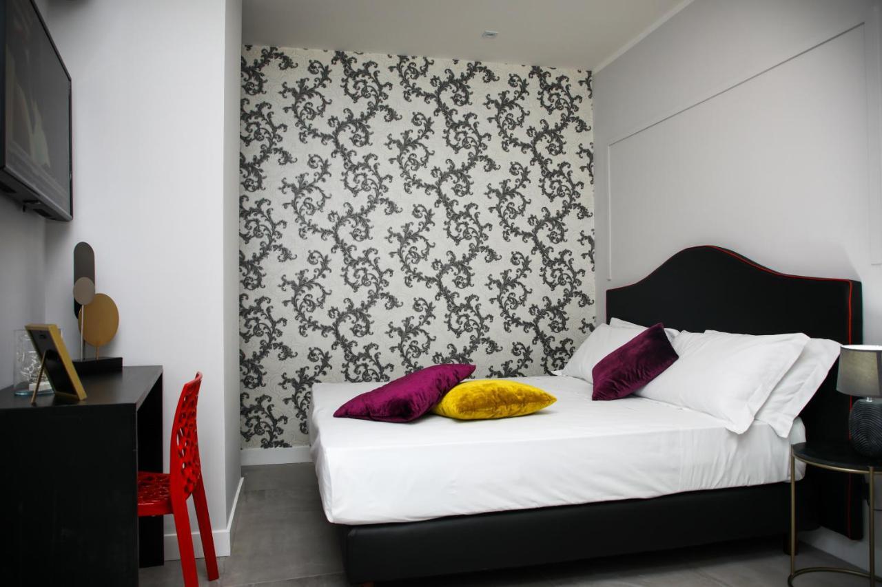 Principessa Isabella Luxury Rooms ซาแลร์โน ภายนอก รูปภาพ