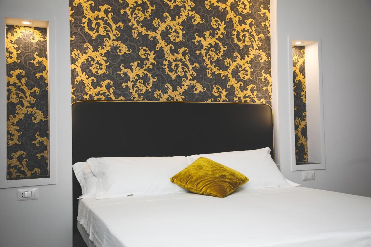 Principessa Isabella Luxury Rooms ซาแลร์โน ภายนอก รูปภาพ
