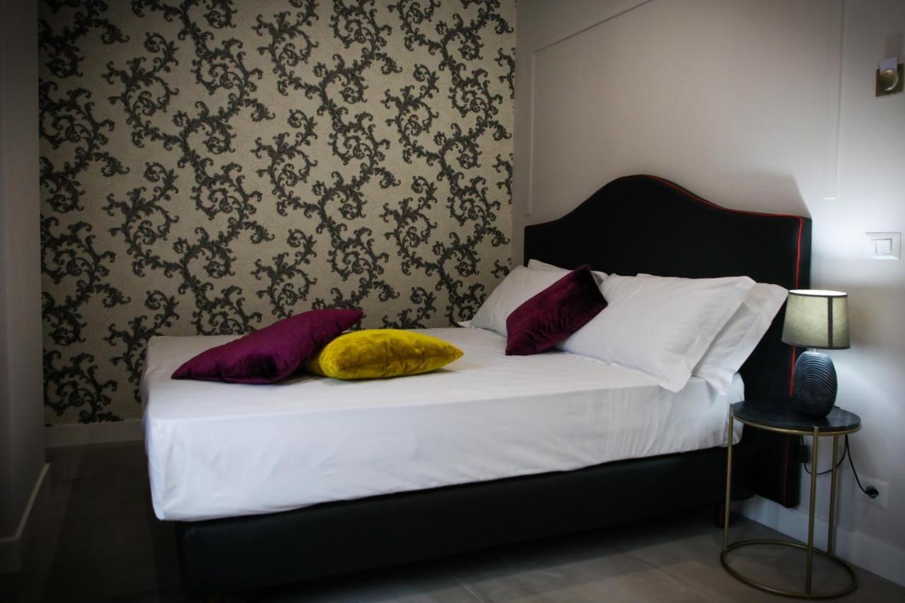 Principessa Isabella Luxury Rooms ซาแลร์โน ภายนอก รูปภาพ