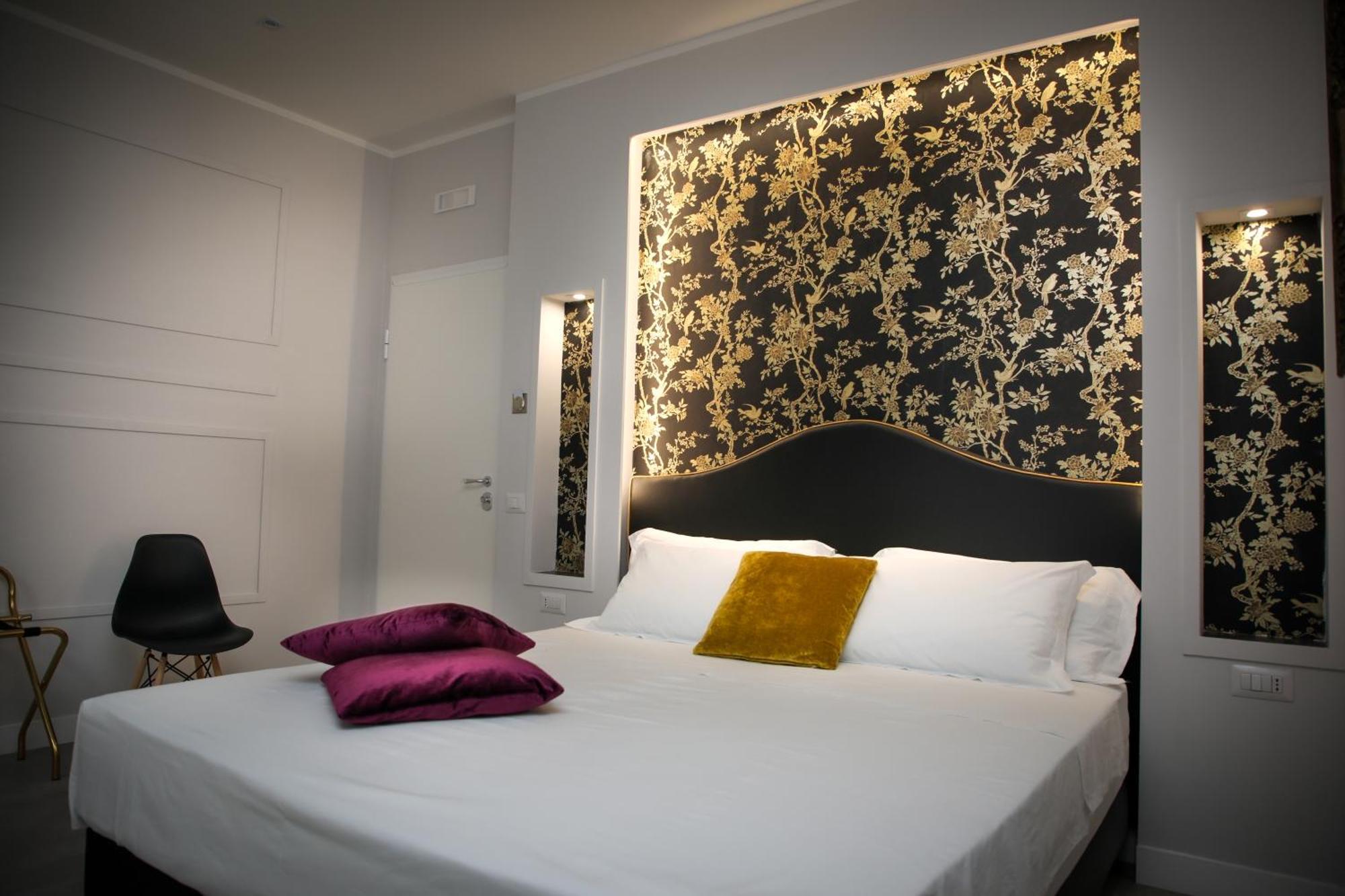 Principessa Isabella Luxury Rooms ซาแลร์โน ภายนอก รูปภาพ